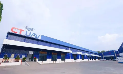 CT UAV – SỐC VỚI NHÀ MÁY ĐÚC COMPOSITE TỰ TIẾN HÓA