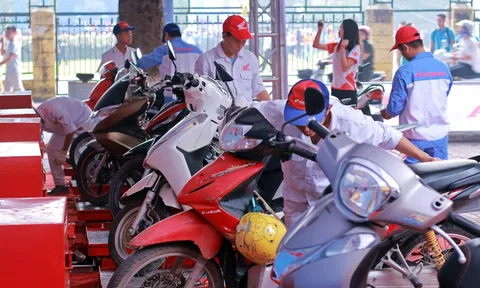 Honda Việt Nam hỗ trợ Khách hàng các tỉnh miền Bắc kiểm tra và thay dầu miễn phí xe hư hại do mưa lũ gây ra!