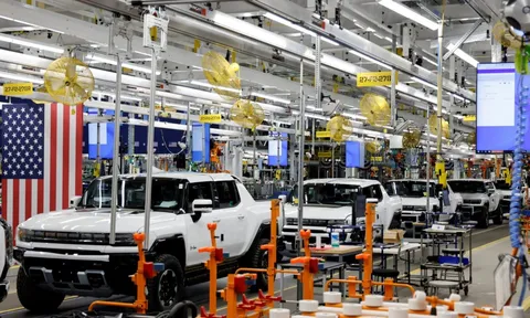 Mỹ phải học Trung Quốc một điều nếu muốn thắng trong cuộc đua xe điện
