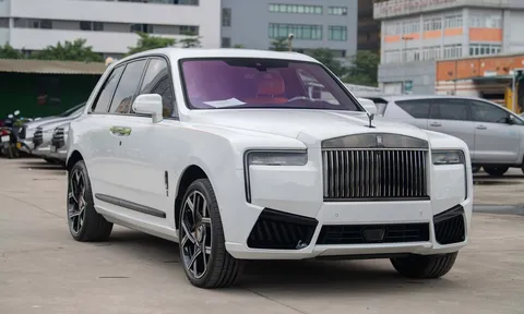 Chiêm ngưỡng  Rolls-Royce Cullinan Black Badge 2025 đầu tiên về Việt Nam