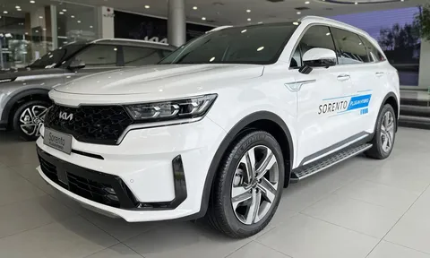 Kia Sorento PHEV tiếp tục giảm giá mạnh, tổng ưu đãi chạm mốc 410 triệu đồng