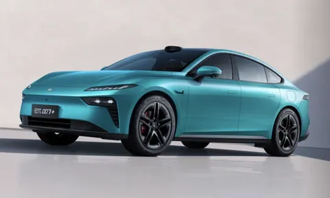 Sedan hạng D công suất 536 mã lực thách thức Toyota Camry, giá chỉ hơn 550 triệu đồng