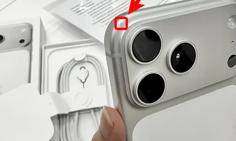 HOT: Lùm xùm cửa hàng uỷ quyền Apple tại Việt Nam từ chối đổi iPhone 17 Pro Max bị xước ngay khi vừa mở hộp