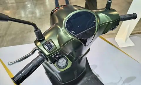 ‘Khắc tinh’ của Honda SH Mode chính thức trình làng: Thiết kế sang trọng, có đủ cả ABS 2 kênh và TCS