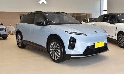 SUV hạng sang 489 mã lực ‘đe nẹt’ Ford Everest: Giá chỉ hơn 900 triệu đồng