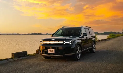 Hyundai Santa Fe Hybrid ra mắt Việt Nam: Giá 1,369 tỷ đồng, quyết đấu Sorento HEV và loạt SUV cỡ D