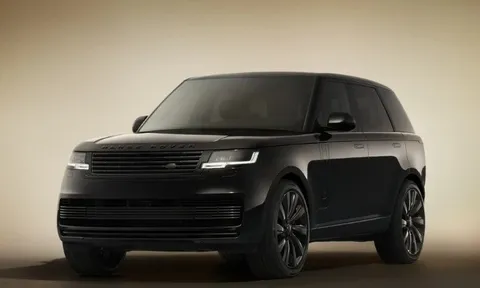 Range Rover SV Black trình làng: ‘Thay áo’ với ngoại thất đen bóng, công suất 615 mã lực