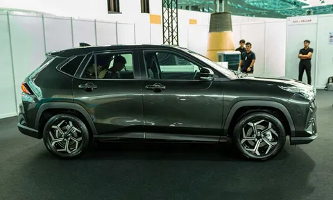 Điểm tin ô tô 18/12: ‘Kình địch’ Yaris Cross ra mắt, Toyota C-HR+ giá hơn 1,2 tỷ đồng trình làng