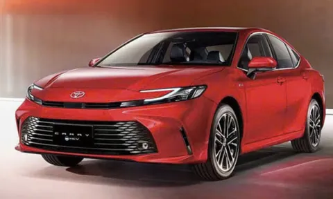 Toyota Camry dẫn đầu làn sóng xe hybrid giảm giá mạnh trước thềm 2026