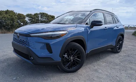 Chủ xe Toyota Camry HEV và Corolla Cross HEV cần lưu ý: Hơn 55.000 xe bị triệu hồi vì lỗi 1 con ốc