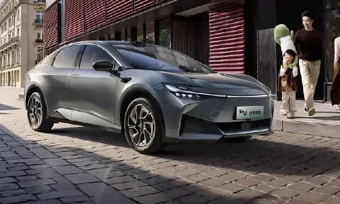 Sedan điện mới của Toyota ra mắt: Giá chỉ 412 triệu đồng, pin hơn 600 km, công nghệ dày đặc