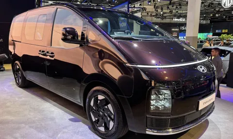 Hyundai ra mắt MPV gia đình 9 chỗ mới: Mạnh 218 mã lực, pin 84 kWh, phạm vi hoạt động tới 400 km