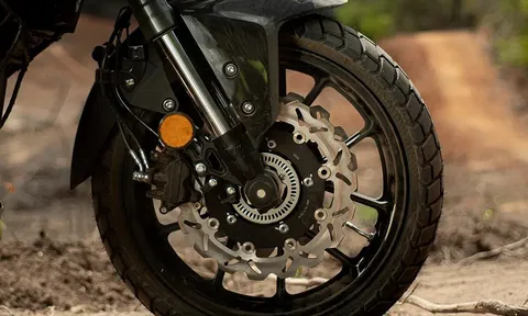 Chính thức ra mắt ‘chiến binh côn tay’ 400cc mới mạnh mẽ hơn Yamaha Exciter, giá rẻ so với trang bị