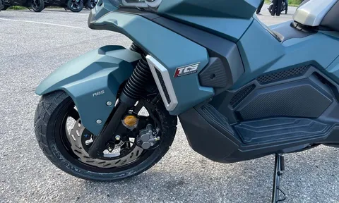 ‘Kỳ phùng địch thủ’ của Honda ADV 160 chính thức ra mắt với giá cạnh tranh, có ABS và TCS như SH