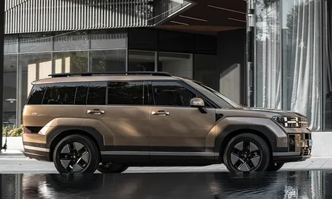 Hyundai Santa Fe 2026 mới chính thức ra mắt: Thiết kế ấn tượng, trang bị đe nẹt Ford Everest, giá rẻ