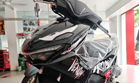 Giá xăng dầu cập nhật chiều nay 15/4: Ron 95 ‘rẻ bèo’, Honda Air Blade mới chính thức về đại lý Việt