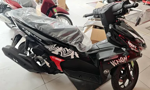 Tin xe hot 15/4: Giá xăng dầu hôm nay vừa giảm, Honda Air Blade phiên bản mới đã cập bến đại lý Việt