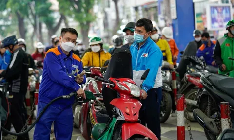 Tin ‘nóng’ giá xăng dầu Petrolimex tối 26/4: RON 95 ‘bán như cho’, ra mắt ‘vua xe ga’ 150cc mới ‘nét’ hơn SH và SH Mode