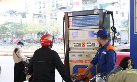 Tin ‘nóng’ giá xăng dầu Petrolimex hôm nay 27/4: xăng RON 92 và RON 95 ‘thủng đáy’, giá ‘đầy bình’ xe ga 150cc và 160cc