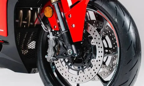 Tin xe hot 2/8: ‘Vua côn tay’ mới phân khối lớn hơn Honda Winner R và Yamaha Exciter trình làng với giá cực mềm