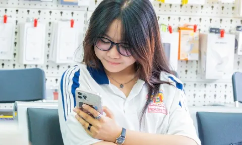 FASTCARE: Khi nào cần thay pin, kiểm tra màn hình trước năm học mới?