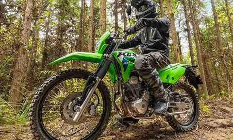 Tin xe hot 18/8: ‘Vua côn tay’ mới ‘đồng hương’ với Honda Winner R và Yamaha Exciter ra mắt với giá mềm