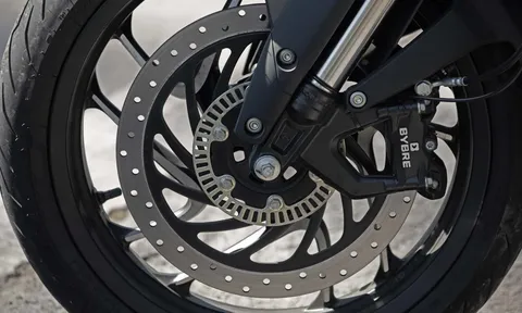 Tin xe trưa 22/8: Chính thức ra mắt ‘huyền thoại côn tay’ mới khác biệt hẳn Honda Winner R và Yamaha Exciter, giá cực rẻ