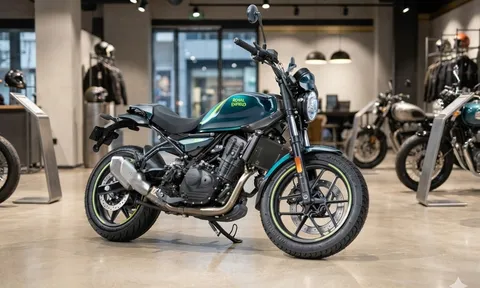 ‘Huyền thoại côn tay’ mới của Anh Quốc ra mắt với giá rẻ, thiết kế khác Yamaha Exciter và Honda Winner R, có ABS 2 kênh