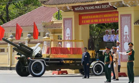 In pictures: People bid farewell to General Secretary Nguyen Phu Trong on the way to his final resting place