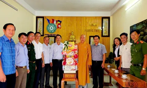 Lâm Đồng: Lãnh đạo thành phố Bảo Lộc thăm và tặng quà các cơ sở Phật giáo nhân dịp Lễ Phật đản năm 2025 - Phật lịch 2569