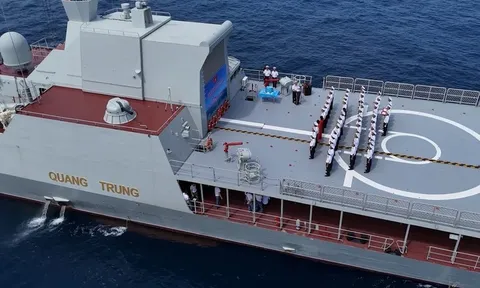 Tàu 016 - Quang Trung vượt xích đạo trên hải trình đến Úc