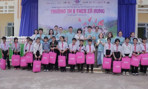 Quỹ Phúc Tâm đồng hành gìn giữ văn hóa bản địa Cơ Tu, hỗ trợ học sinh vượt khó đến trường