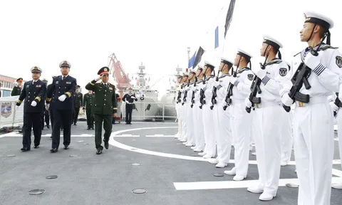 Bộ trưởng Bộ Quốc phòng Việt Nam và Trung Quốc dự Lễ khởi hành tuần tra liên hợp hải quân