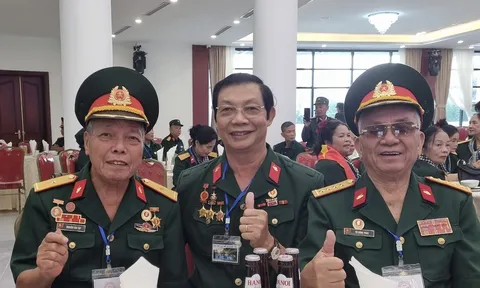 Gặp trưởng xe và lái xe tăng 390 húc đổ cổng chính Dinh Độc Lập ngày 30/4/1975