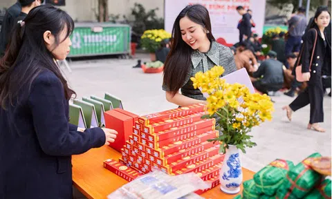 CEO Phương Dư xinh đẹp rạng rỡ làm Ban giám khảo cuộc thi "Vui gói bánh chưng - tưng bừng đón Tết" chào xuân Quý Mão 2023