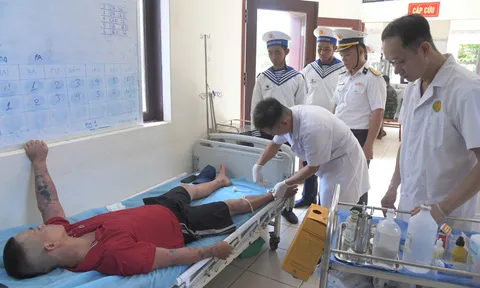Đảo Trường Sa cấp cứu ngư dân bị viêm da nhiễm khuẩn lan rộng