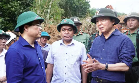 Lãnh đạo Chính phủ kiểm tra, chỉ đạo khắc phục sạt lở đất cùng những hậu quả sau mưa lũ tại Quảng Ngãi