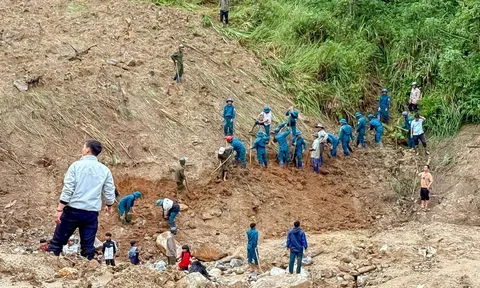 Quảng Ngãi: Mở đường vận chuyển lương thực, nhu yếu phẩm hỗ trợ, ổn định đời sống cho bà con 5 thôn bị chia cắt tại xã Ngọc Linh
