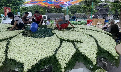 Tác phẩm "Thăng Long Huyền Diệu Hoa" hứa hẹn là điểm nhấn ấn tượng tại Lễ Hội Sen Hà Nội năm 2024