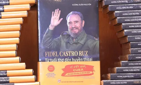 Cuốn sách “Fidel Castro Ruz: Từ tuổi thơ đến huyền thoại” của nhà báo Vương Xuân Nguyên