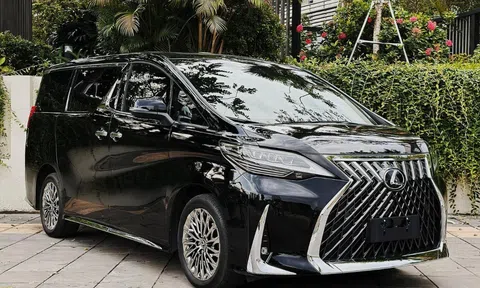 Sử dụng 2 năm, ‘chuyên cơ mặt đất’ Lexus LM 350 2022 chạy lướt rao bán với giá ngỡ ngàng