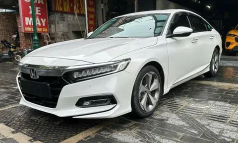 Honda Accord 2022 chạy ‘lướt’ 2 năm tại Việt Nam rao bán giá khó tin