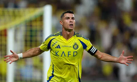 Vừa sa thải HLV, Al Nassr tuyên bố thẳng 1 điều về Ronaldo