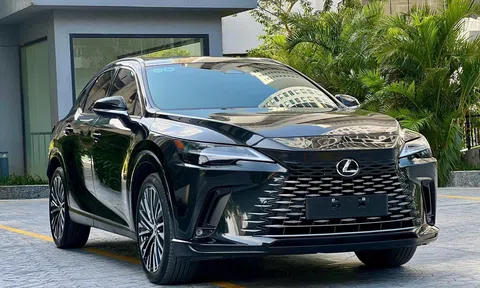 Lexus RX 350 2023 chạy lướt 20.000 km có giá thế nào trên sàn xe cũ?