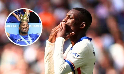 Jackson đi vào lịch sử, tiệm cận kỷ lục của Drogba