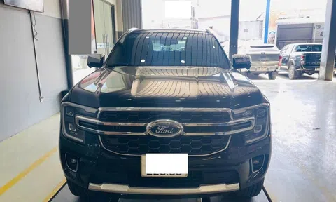 Lăn bánh gần 30.000 km, Ford Everest 2023 chạy lướt lên sàn xe cũ với giá không ngờ