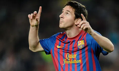 Tại sao Messi lại giơ tay lên trời sau khi ghi bàn?