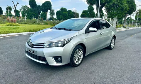 Toyota Corolla Altis 2016 rao bán rẻ ngỡ ngàng sau 8 năm lăn bánh