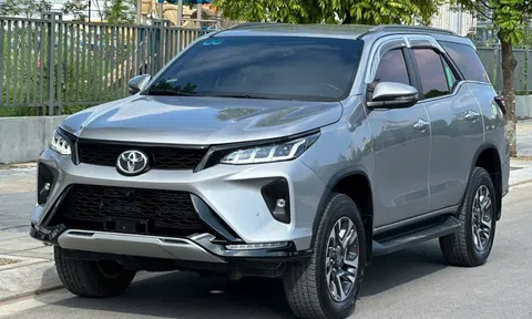 Lăn bánh chưa đầy 1 năm, Toyota Fortuner Legender 2024 được rao bán với giá ngỡ ngàng