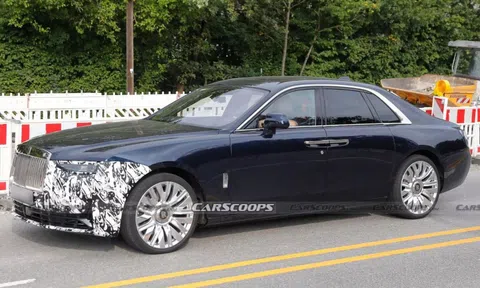 Rolls-Royce Ghost 2026 lộ diện trên đường phố, hứa hẹn nâng cấp thiết kế và công nghệ